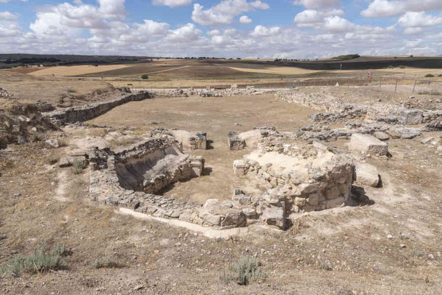 Cuenca - Saelices - parque arqueológico de Segóbriga 30 - Basílica Visigoda.jpg